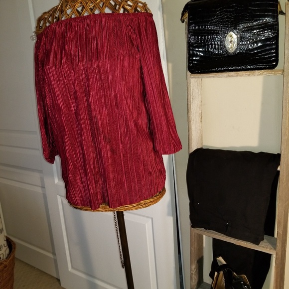 Blouse in Black and Dark Red - Picture 4 of 8